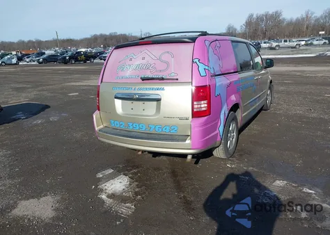 2010 Chrysler Town & Country New Lx z USA, uszkodzony, nr VIN 2A4RR2D18AR375423